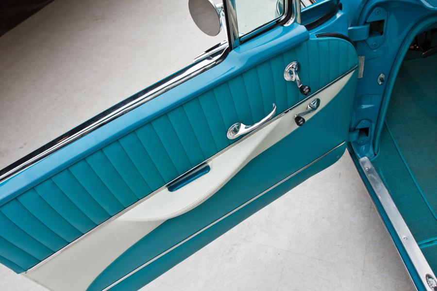 Детали интерьера Chevrolet Bel Air Convertible 1956 года  (фото 55 из 71)